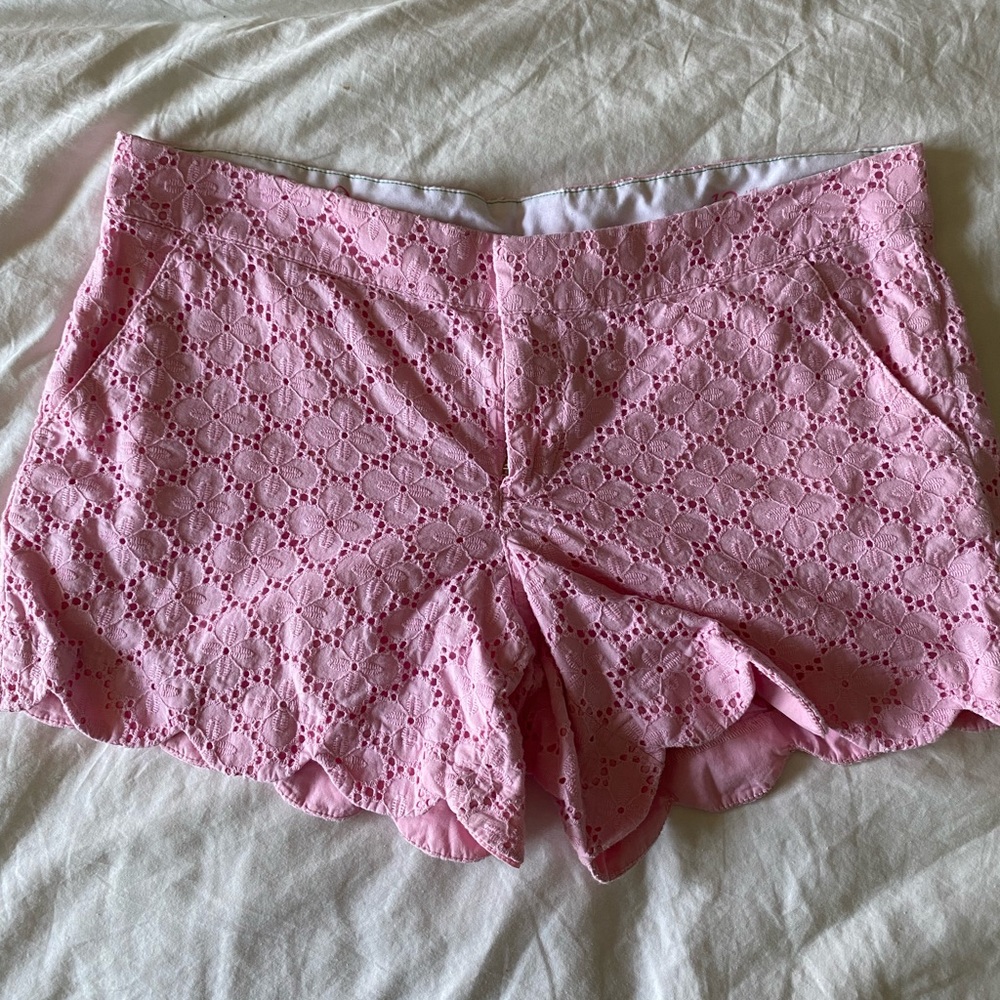 Size 12 gently used pink Lilly Pulitzer scallop edge shorts